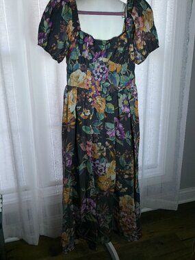 LULUS NWT Short Puffy Sleeves Square Neck Dark Gray w/Hydrangia Florals Dress M